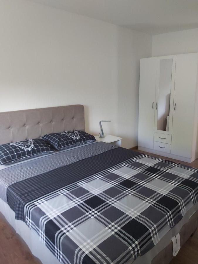 Mia Casa Lägenhet Tivat Exteriör bild